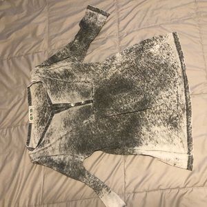 COIN 1804 - Burnout babydoll Henley like top